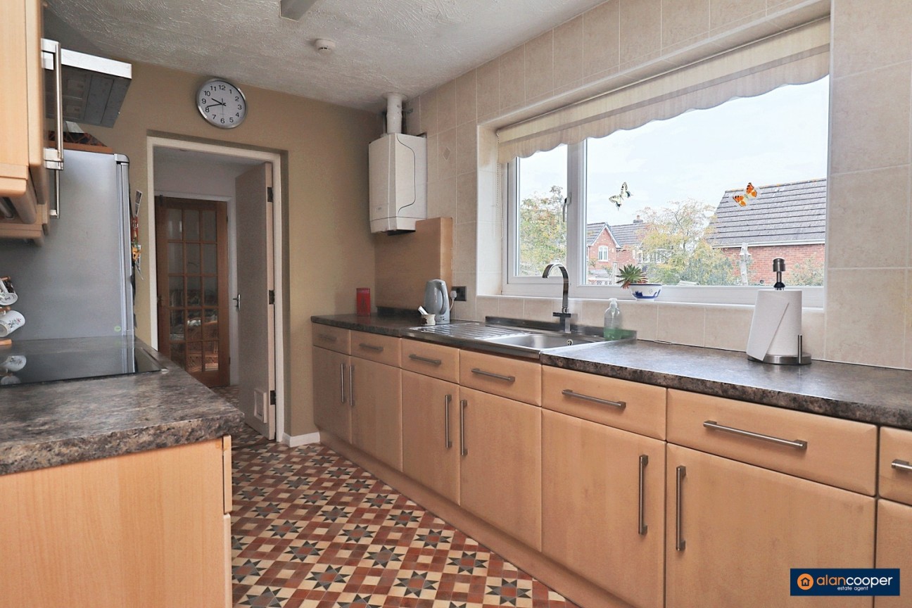 Farndon Close, Bulkington, CV12 9QH