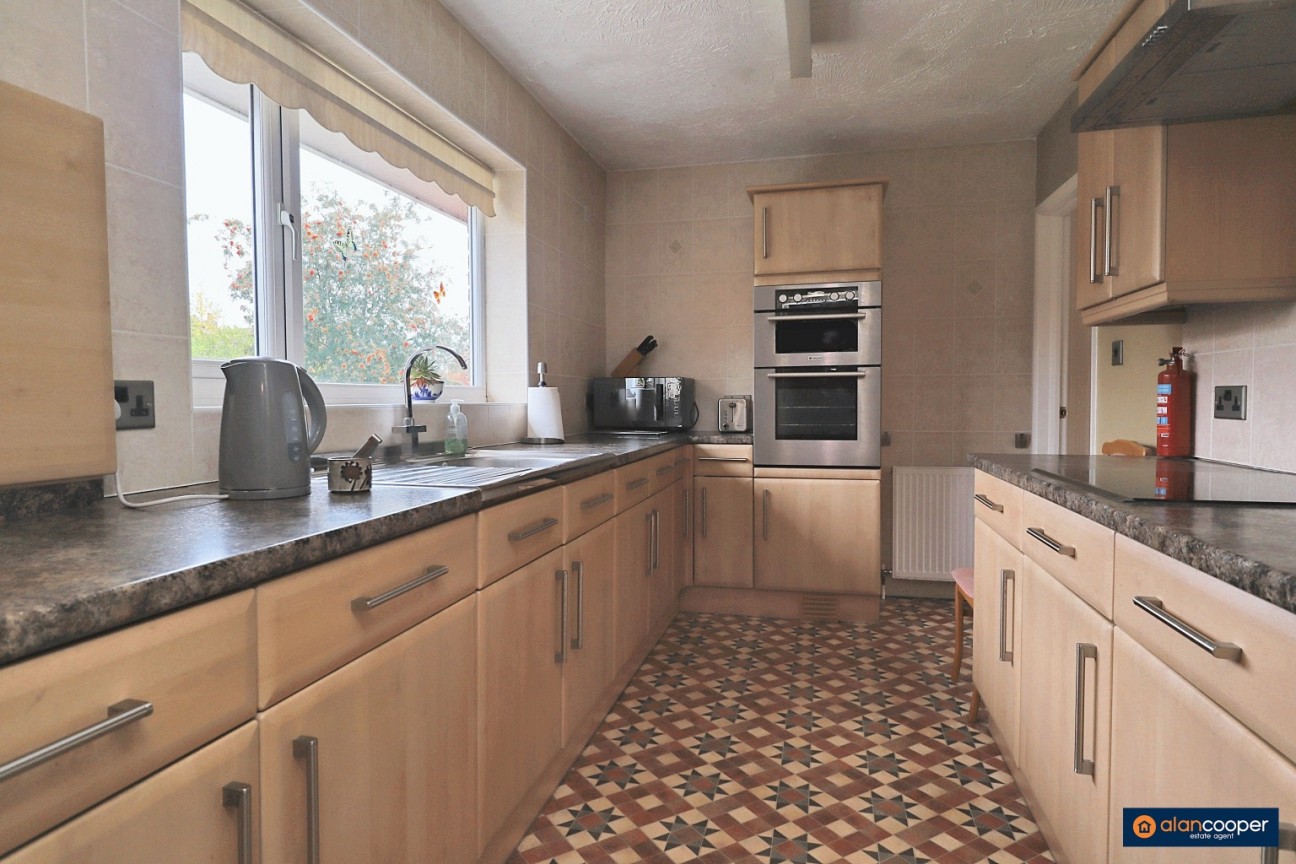 Farndon Close, Bulkington, CV12 9QH