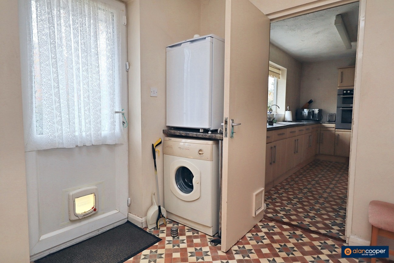 Farndon Close, Bulkington, CV12 9QH