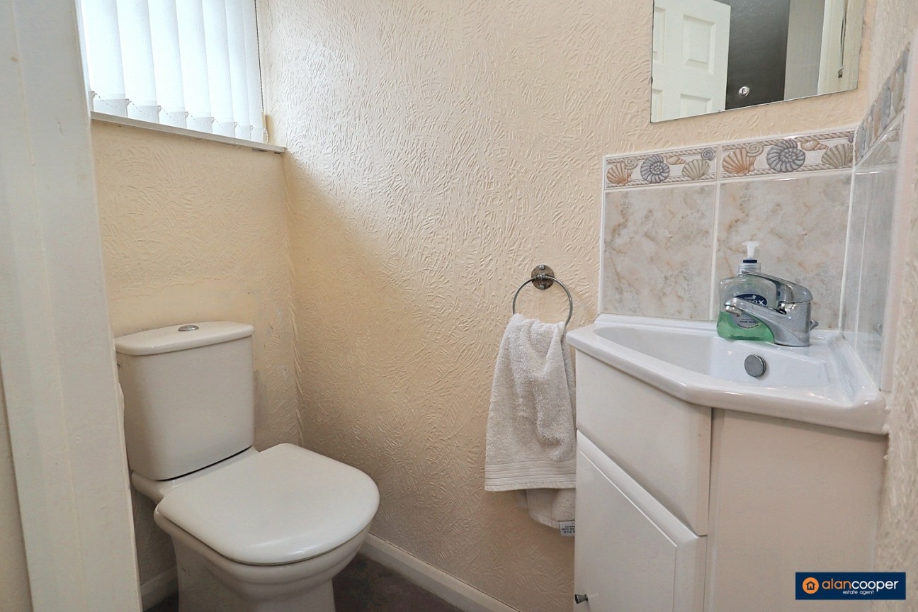 Farndon Close, Bulkington, CV12 9QH