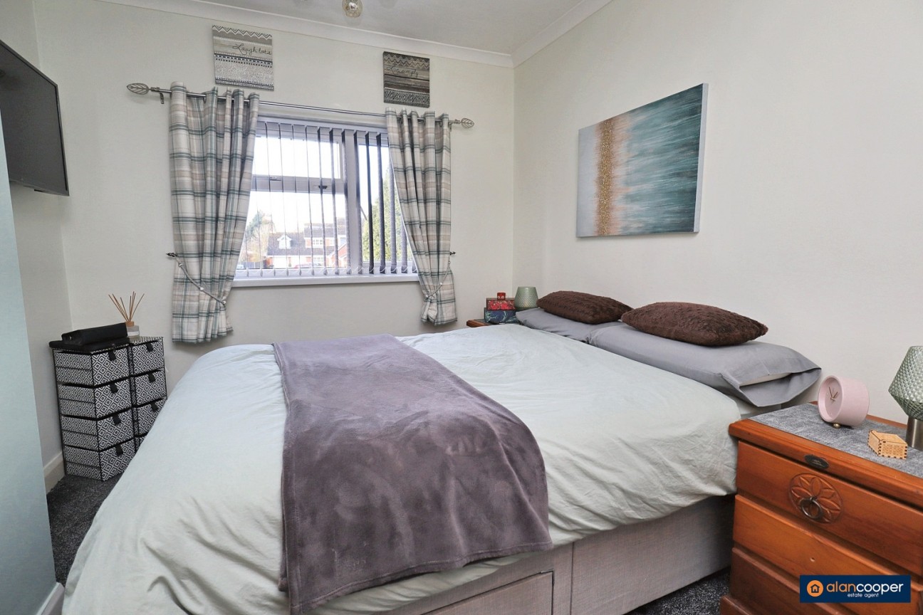 Nuneaton Road, Bulkington, CV12 9QL