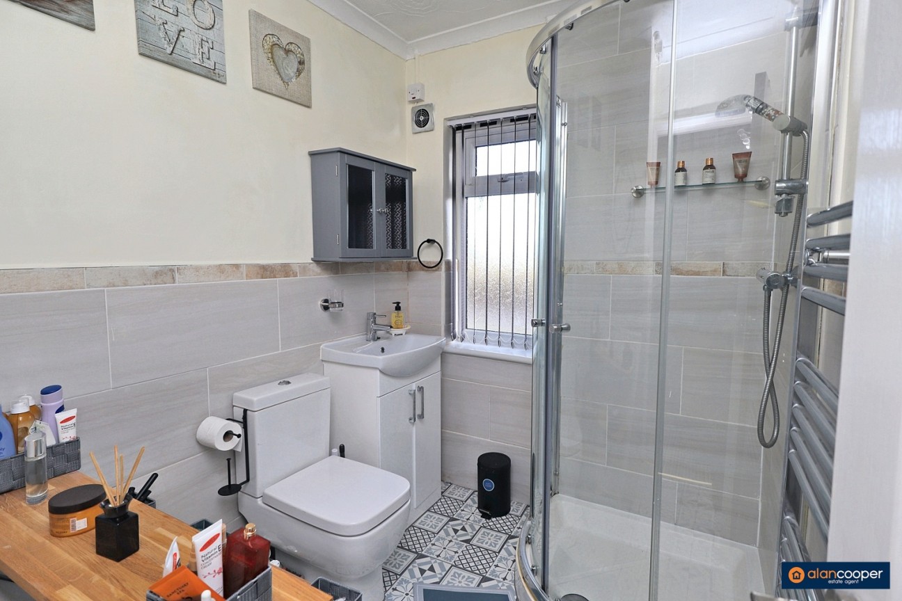 Nuneaton Road, Bulkington, CV12 9QL
