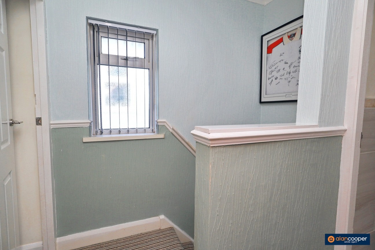 Nuneaton Road, Bulkington, CV12 9QL