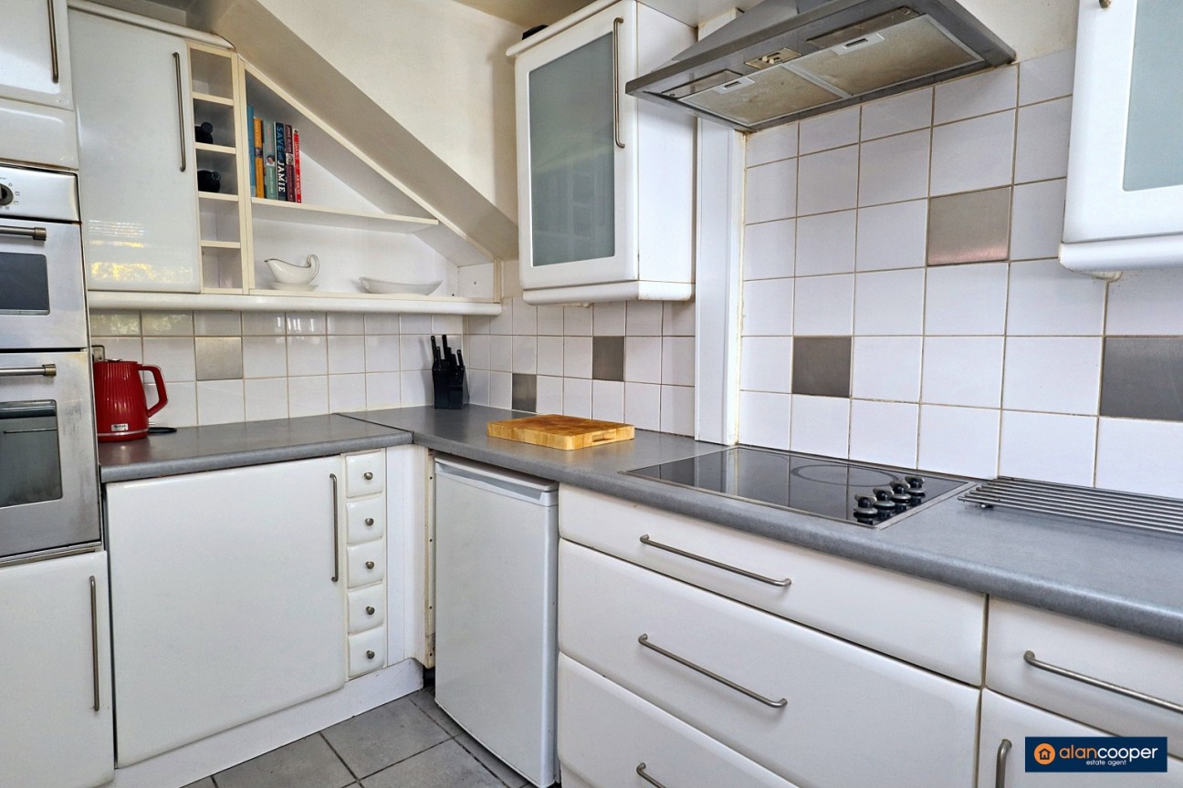 Merlin Avenue, Poplar Farm, Nuneaton, CV10 9JZ