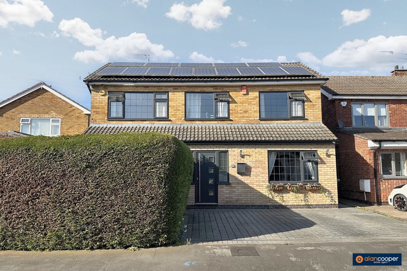 Pallett Drive, St Nicolas Park, Nuneaton, CV11 6EG
