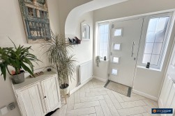 Pallett Drive, St Nicolas Park, Nuneaton, CV11 6EG