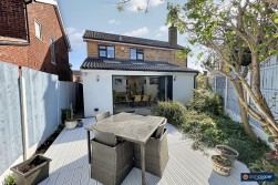 Pallett Drive, St Nicolas Park, Nuneaton, CV11 6EG