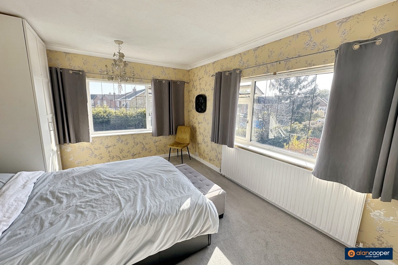 Pallett Drive, St Nicolas Park, Nuneaton, CV11 6EG