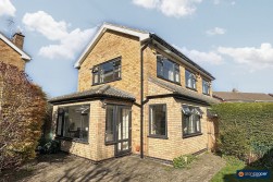 Pallett Drive, St Nicolas Park, Nuneaton, CV11 6EG