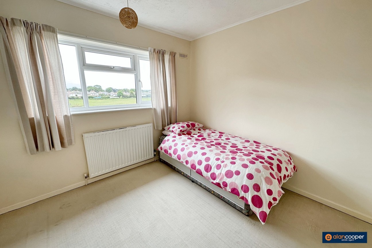 Barpool Road, Stockingford, Nuneaton, CV10 8DR