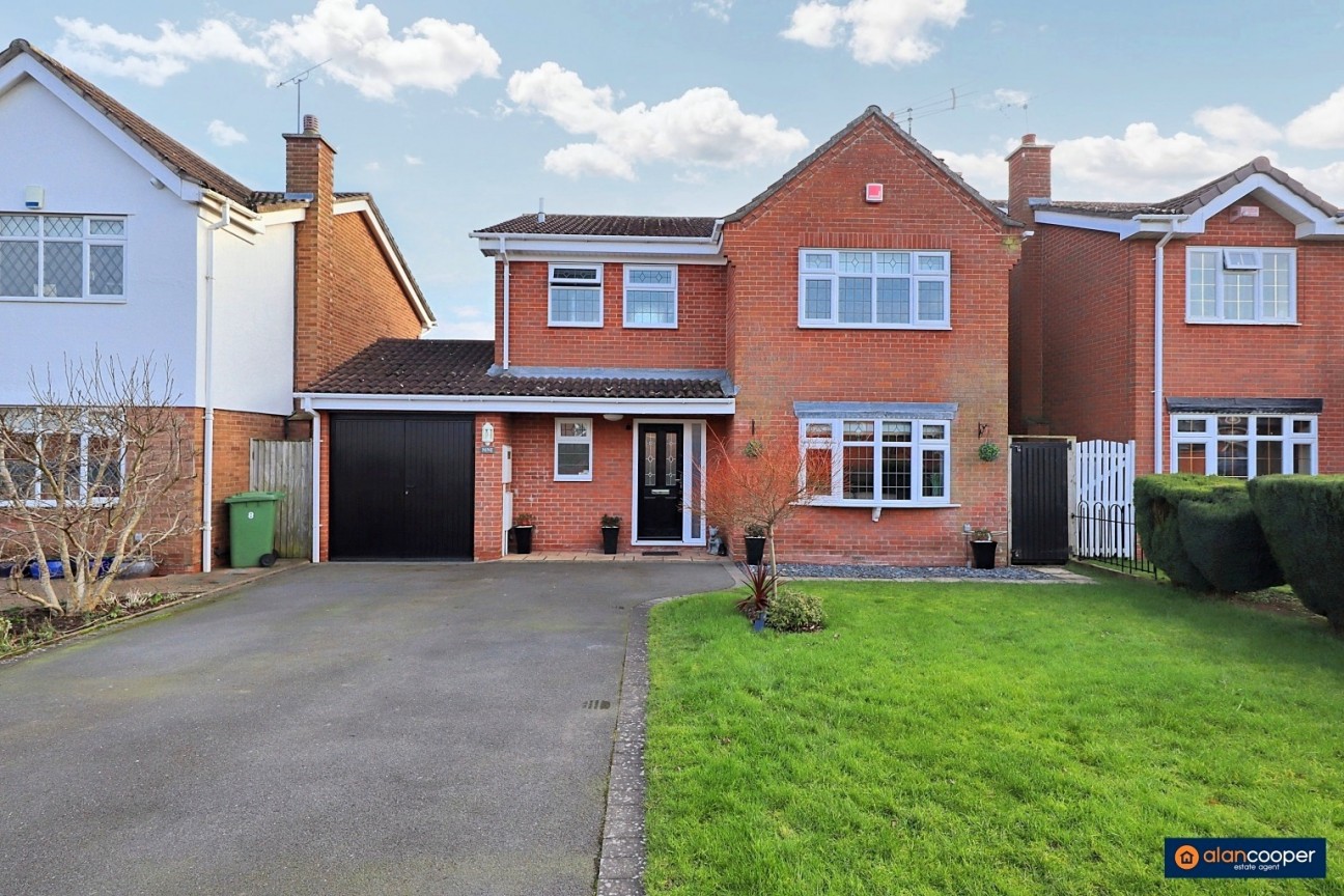 Axminster Close, Horeston Grange, Nuneaton, CV11 6YP