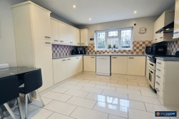 Axminster Close, Horeston Grange, Nuneaton, CV11 6YP