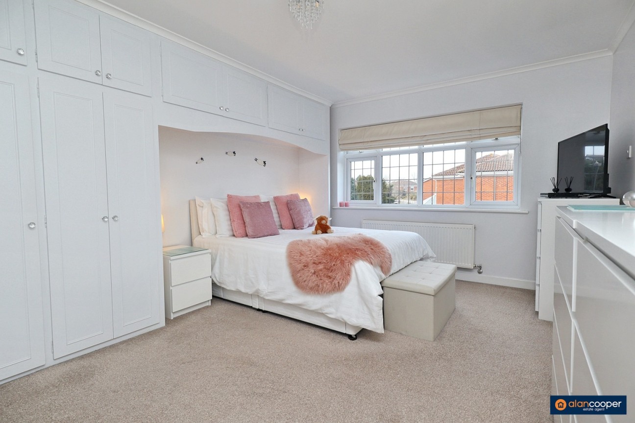 Axminster Close, Horeston Grange, Nuneaton, CV11 6YP