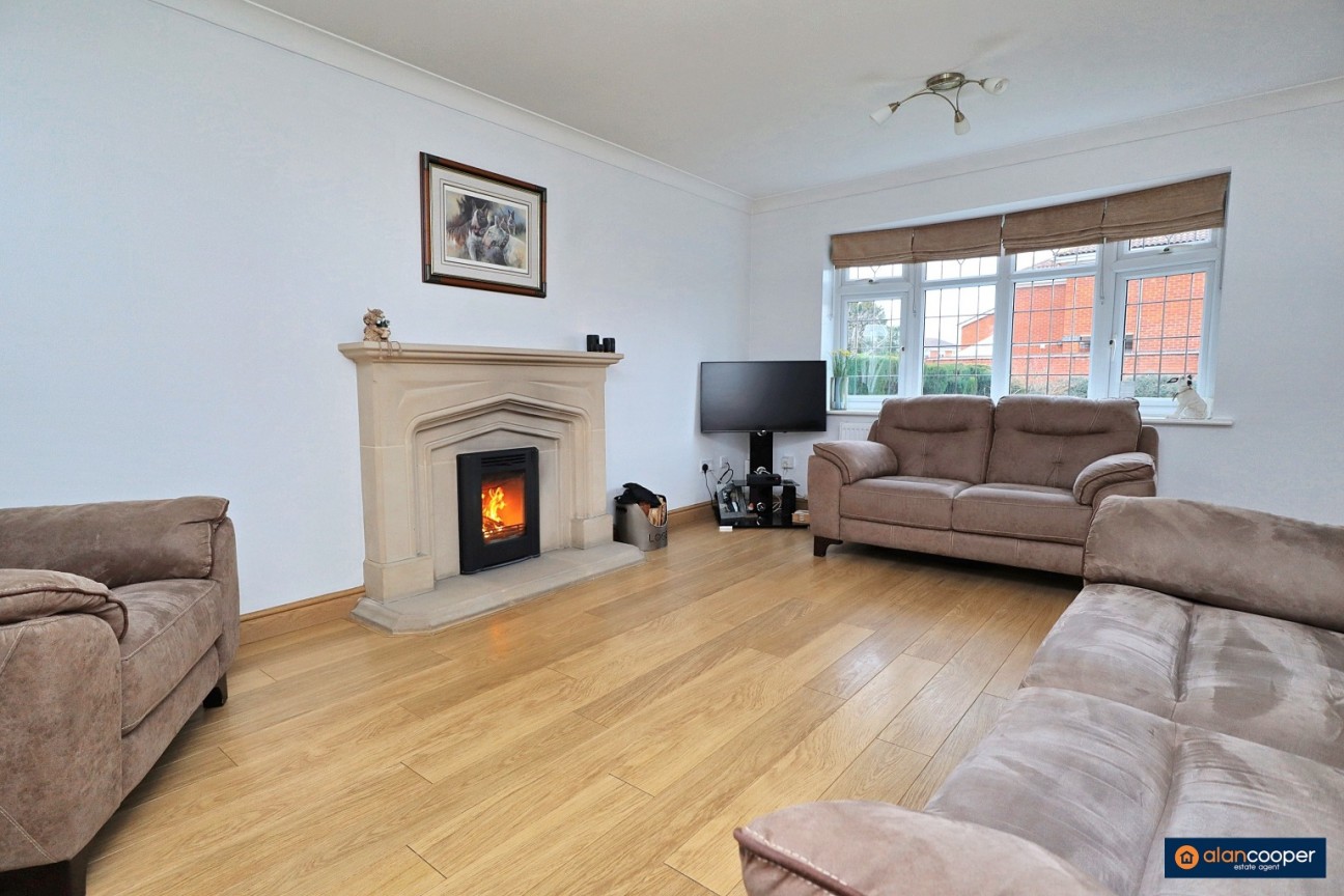 Axminster Close, Horeston Grange, Nuneaton, CV11 6YP