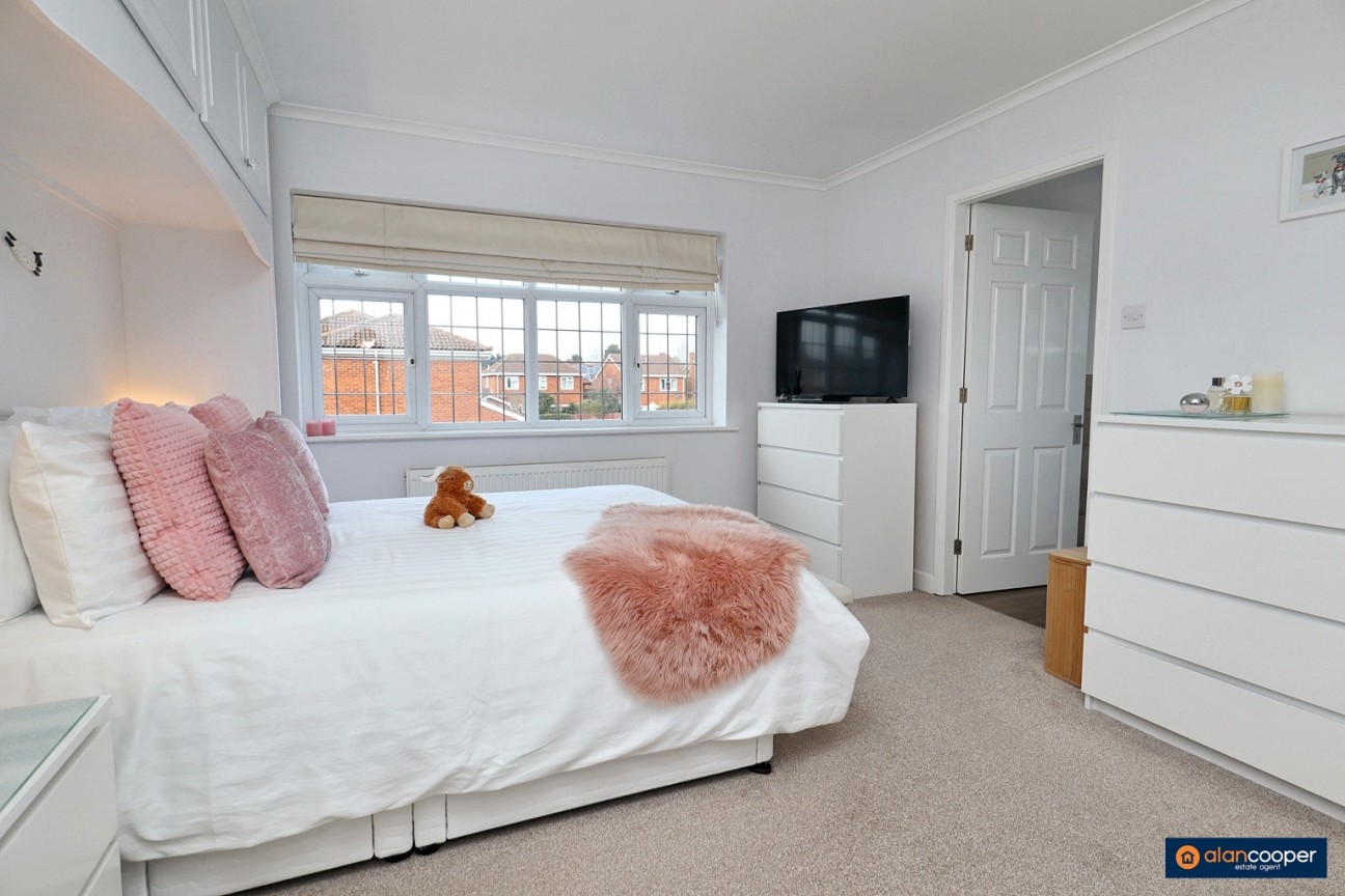 Axminster Close, Horeston Grange, Nuneaton, CV11 6YP