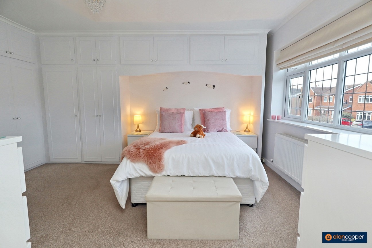 Axminster Close, Horeston Grange, Nuneaton, CV11 6YP