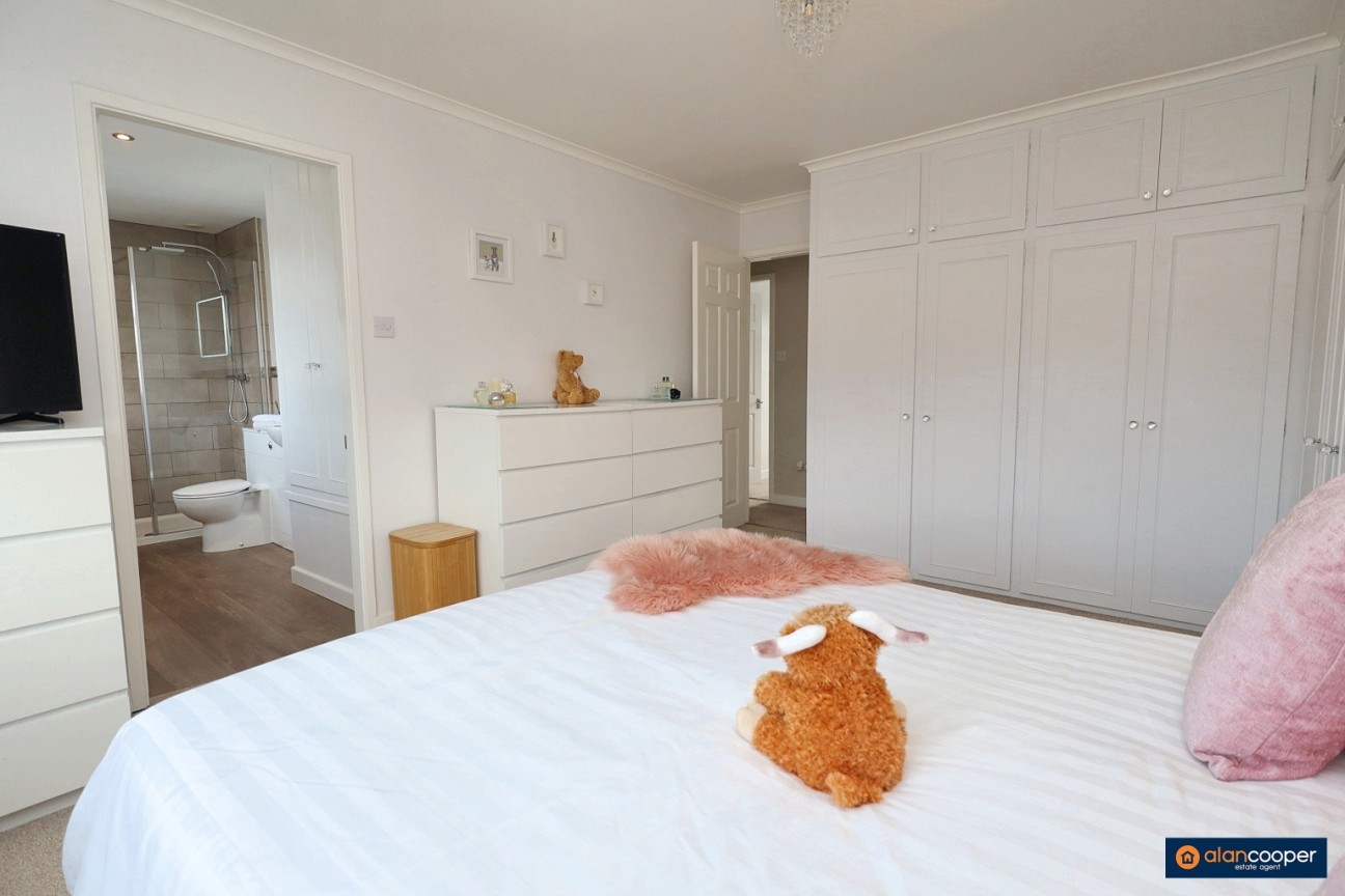 Axminster Close, Horeston Grange, Nuneaton, CV11 6YP