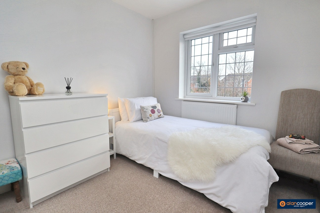 Axminster Close, Horeston Grange, Nuneaton, CV11 6YP