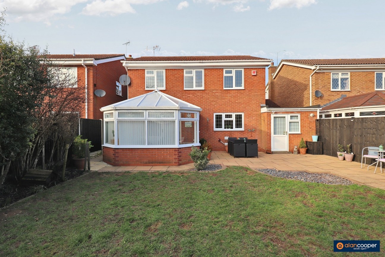 Axminster Close, Horeston Grange, Nuneaton, CV11 6YP