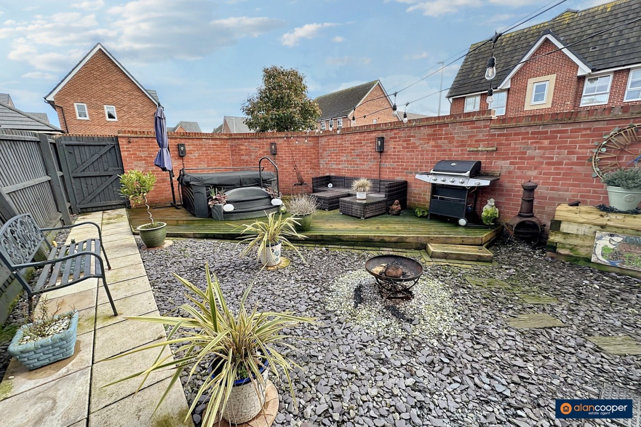Dovecote Drive, St James Gate, Weddington, Nuneaton, CV10 0FZ