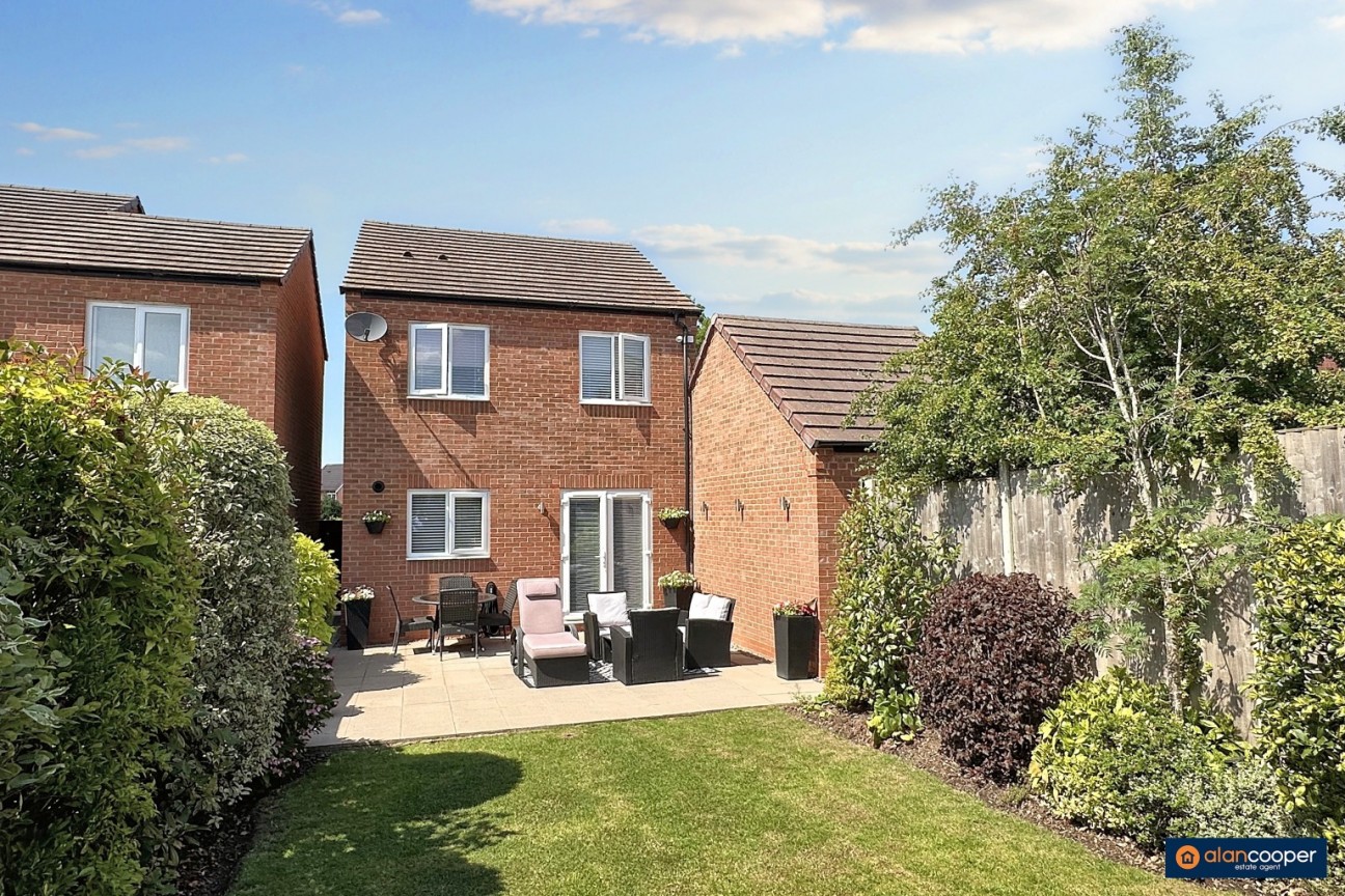 Crummock Avenue, Royal Park, Nuneaton, CV11 6UG