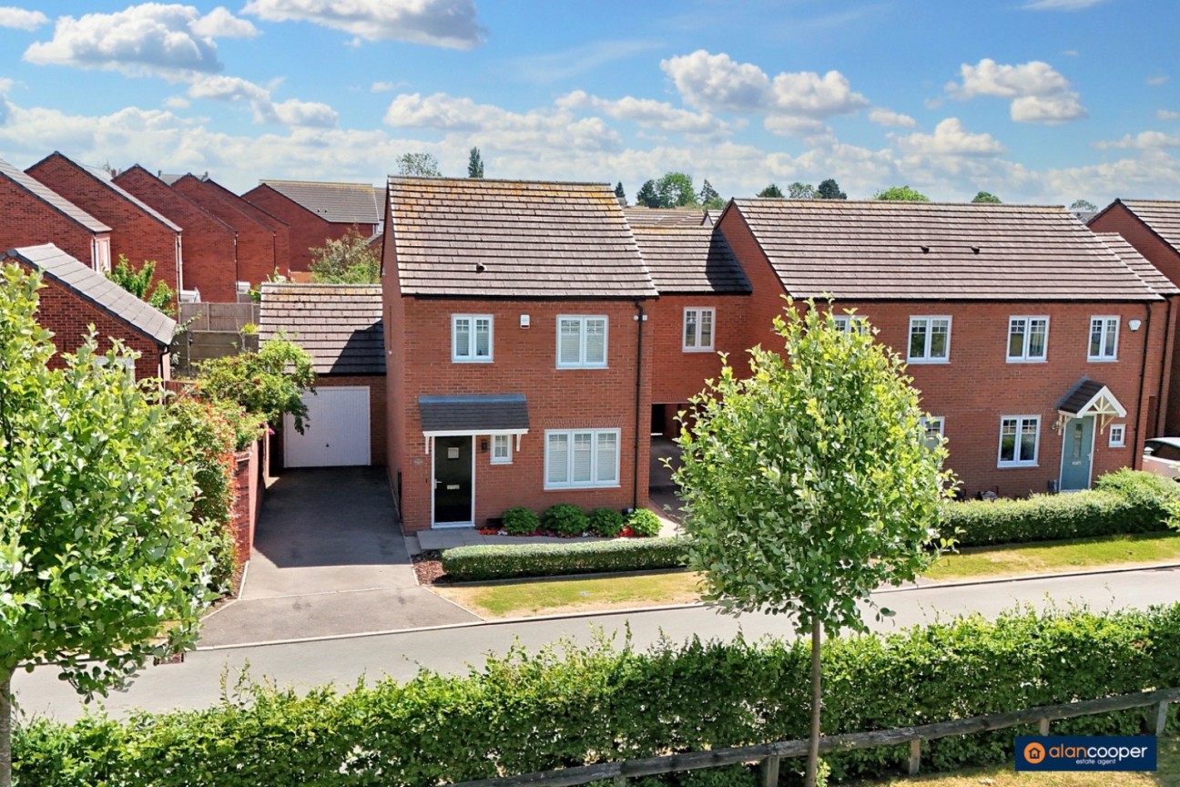 Crummock Avenue, Royal Park, Nuneaton, CV11 6UG