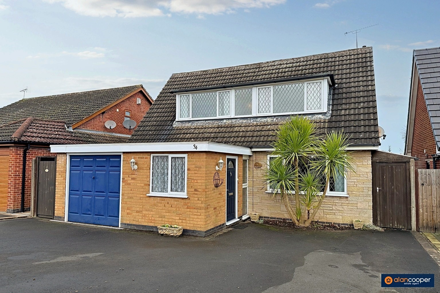 Ambleside Way, St Nicolas Park, Nuneaton, CV11 6AT