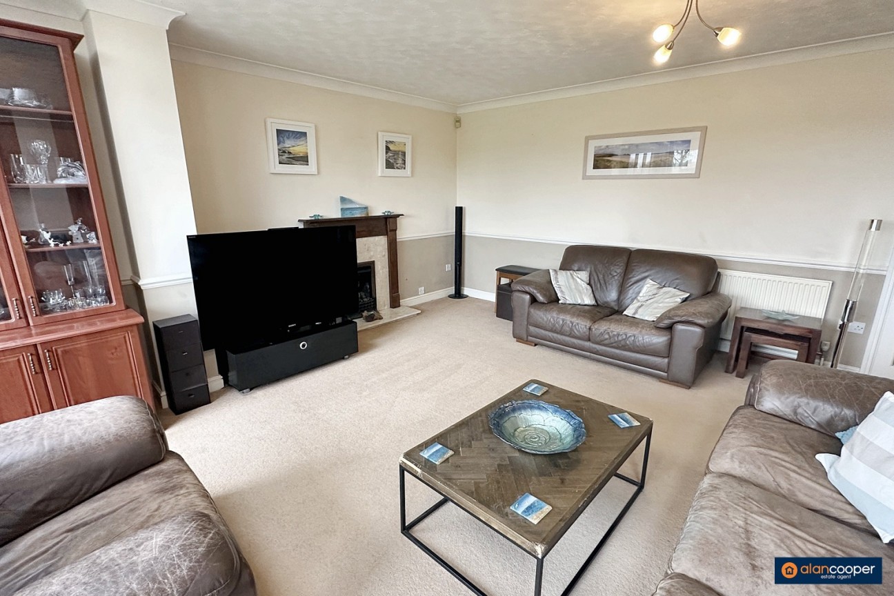 Ambleside Way, St Nicolas Park, Nuneaton, CV11 6AT