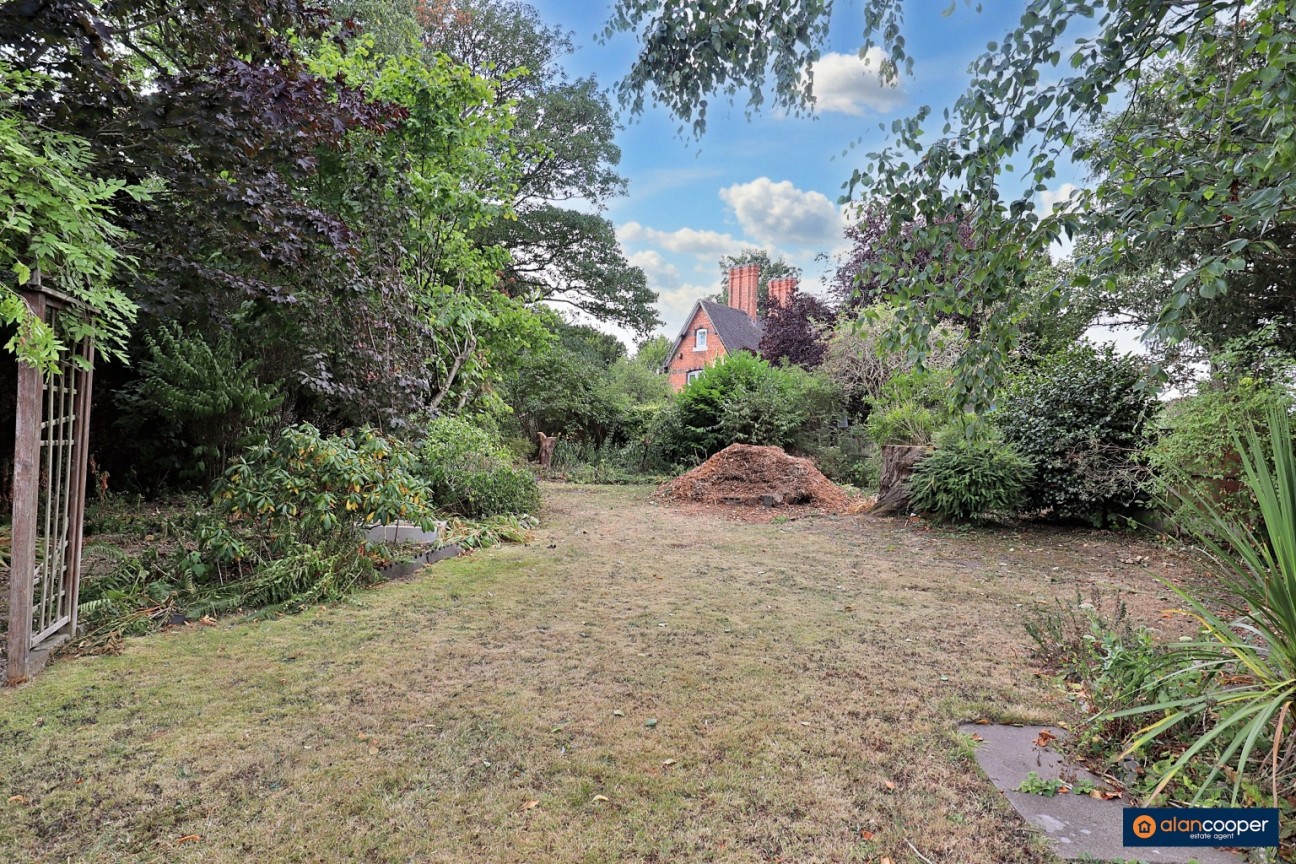 Highfield Road, Attleborough, Nuneaton, CV11 4PW