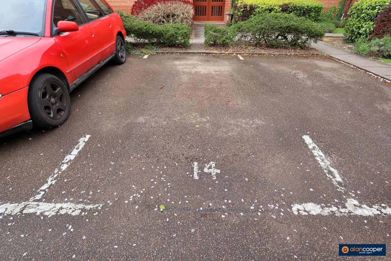 Gillett Close, Nuneaton, CV11 5XW