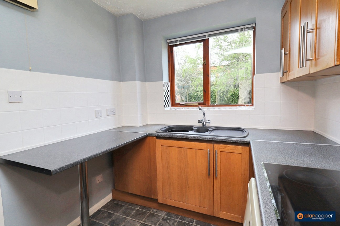 Gillett Close, Nuneaton, CV11 5XW