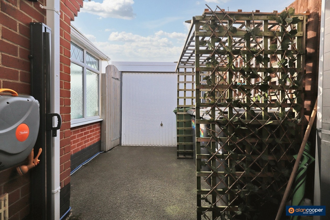 Merlin Avenue, Poplar Farm, Nuneaton, CV10 9JZ