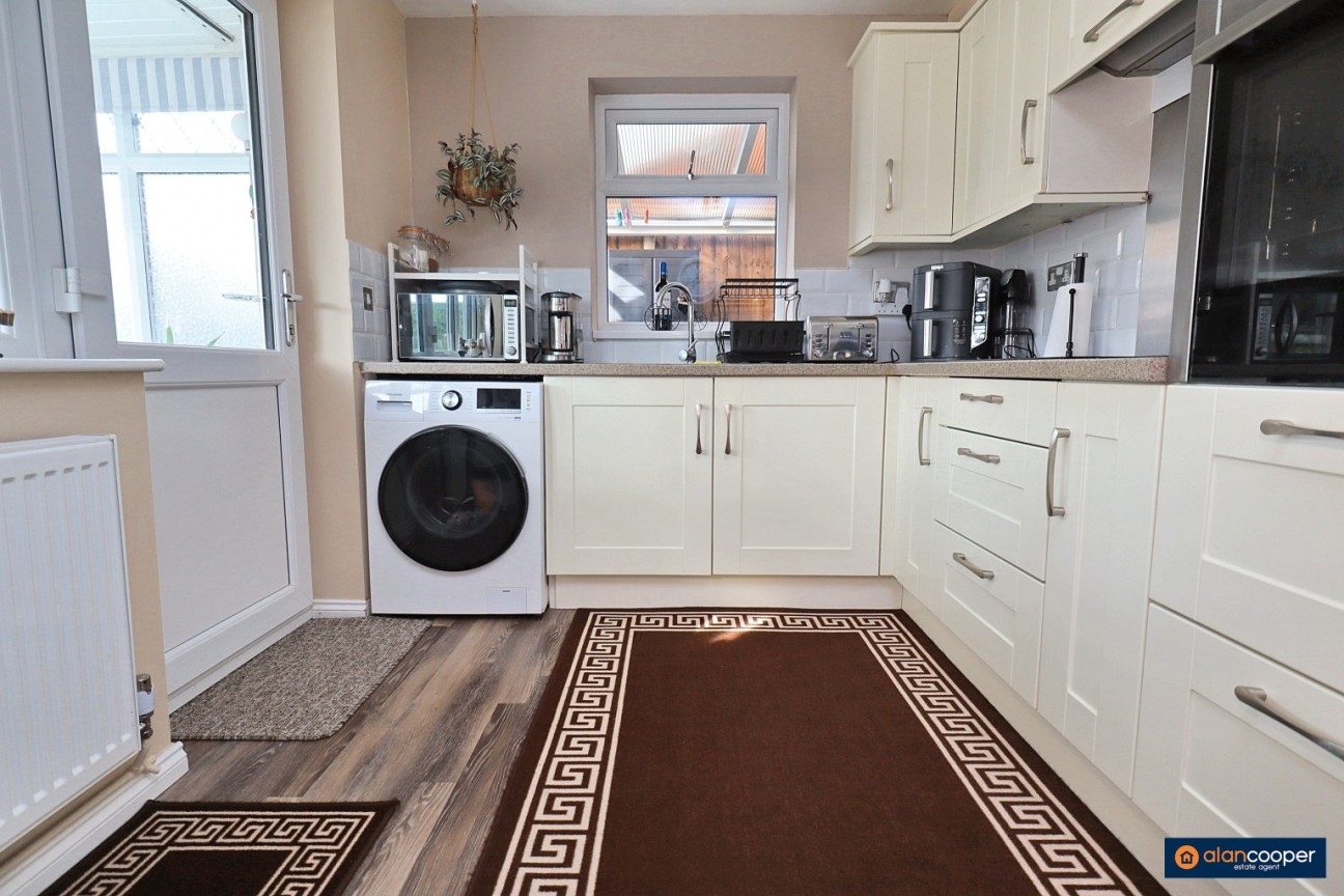 Merlin Avenue, Poplar Farm, Nuneaton, CV10 9JZ