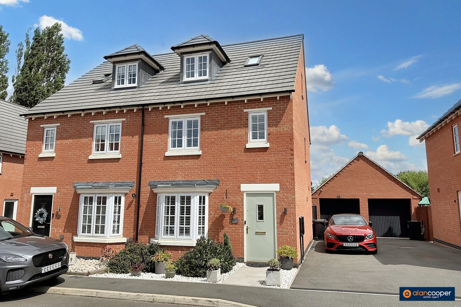 Russett Avenue, Manor Fields, Nuneaton, CV11 6YW