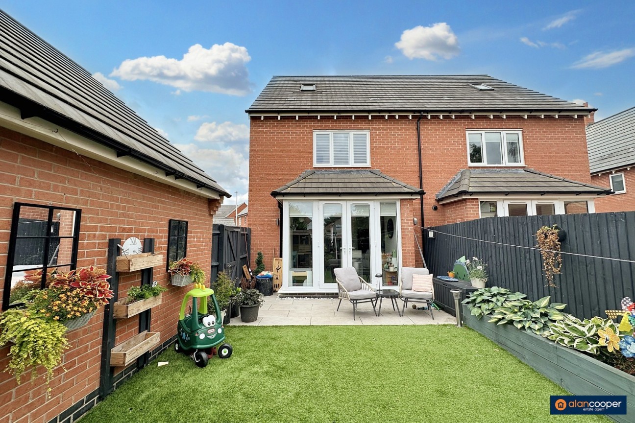 Russett Avenue, Manor Fields, Nuneaton, CV11 6YW