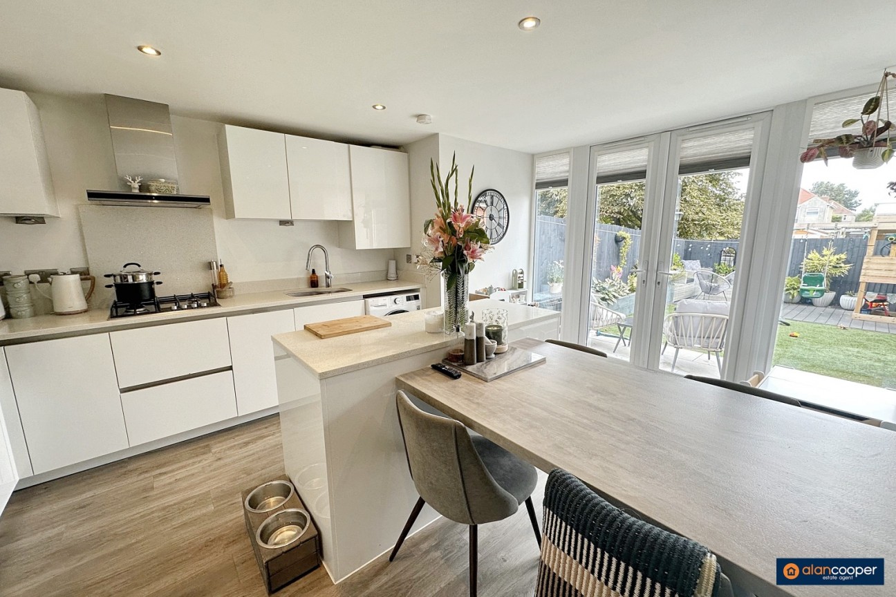 Russett Avenue, Manor Fields, Nuneaton, CV11 6YW