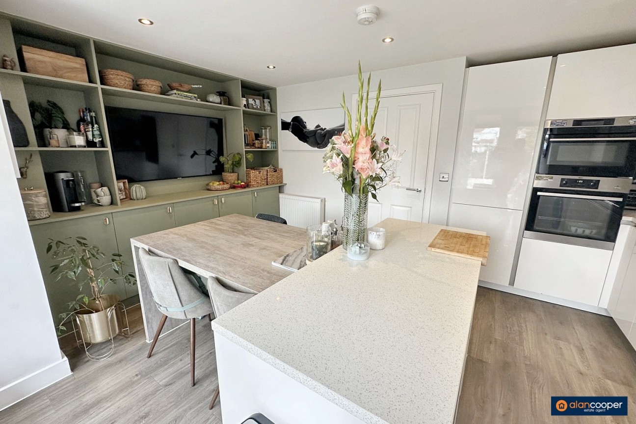Russett Avenue, Manor Fields, Nuneaton, CV11 6YW