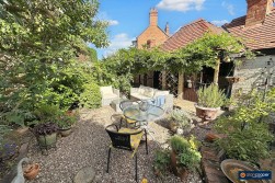 Coventry Road, Bedworth, CV12 8NT