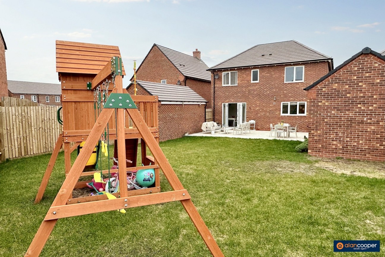 Catch Crop Way, Meadow Green, Nuneaton, CV11 7AF