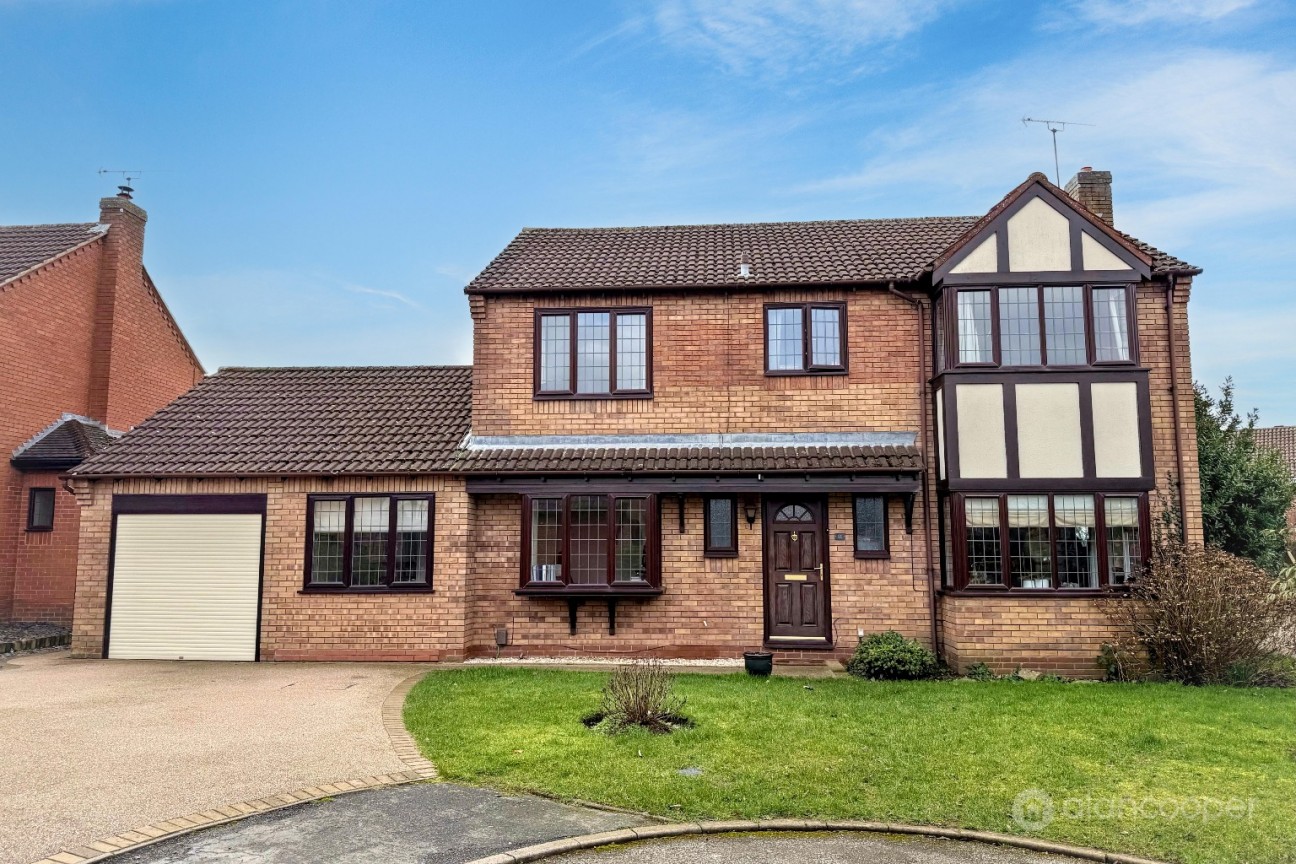 Chichester Close, St Nicolas Park, Nuneaton, CV11 6FZ