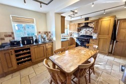 Chichester Close, St Nicolas Park, Nuneaton, CV11 6FZ