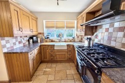 Chichester Close, St Nicolas Park, Nuneaton, CV11 6FZ