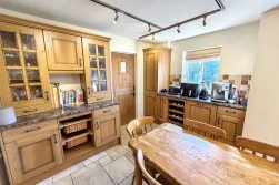 Chichester Close, St Nicolas Park, Nuneaton, CV11 6FZ