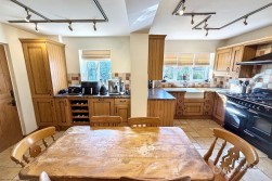 Chichester Close, St Nicolas Park, Nuneaton, CV11 6FZ