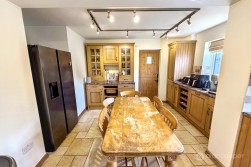 Chichester Close, St Nicolas Park, Nuneaton, CV11 6FZ