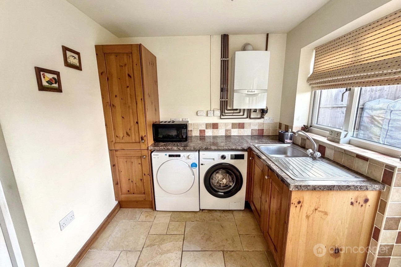 Chichester Close, St Nicolas Park, Nuneaton, CV11 6FZ