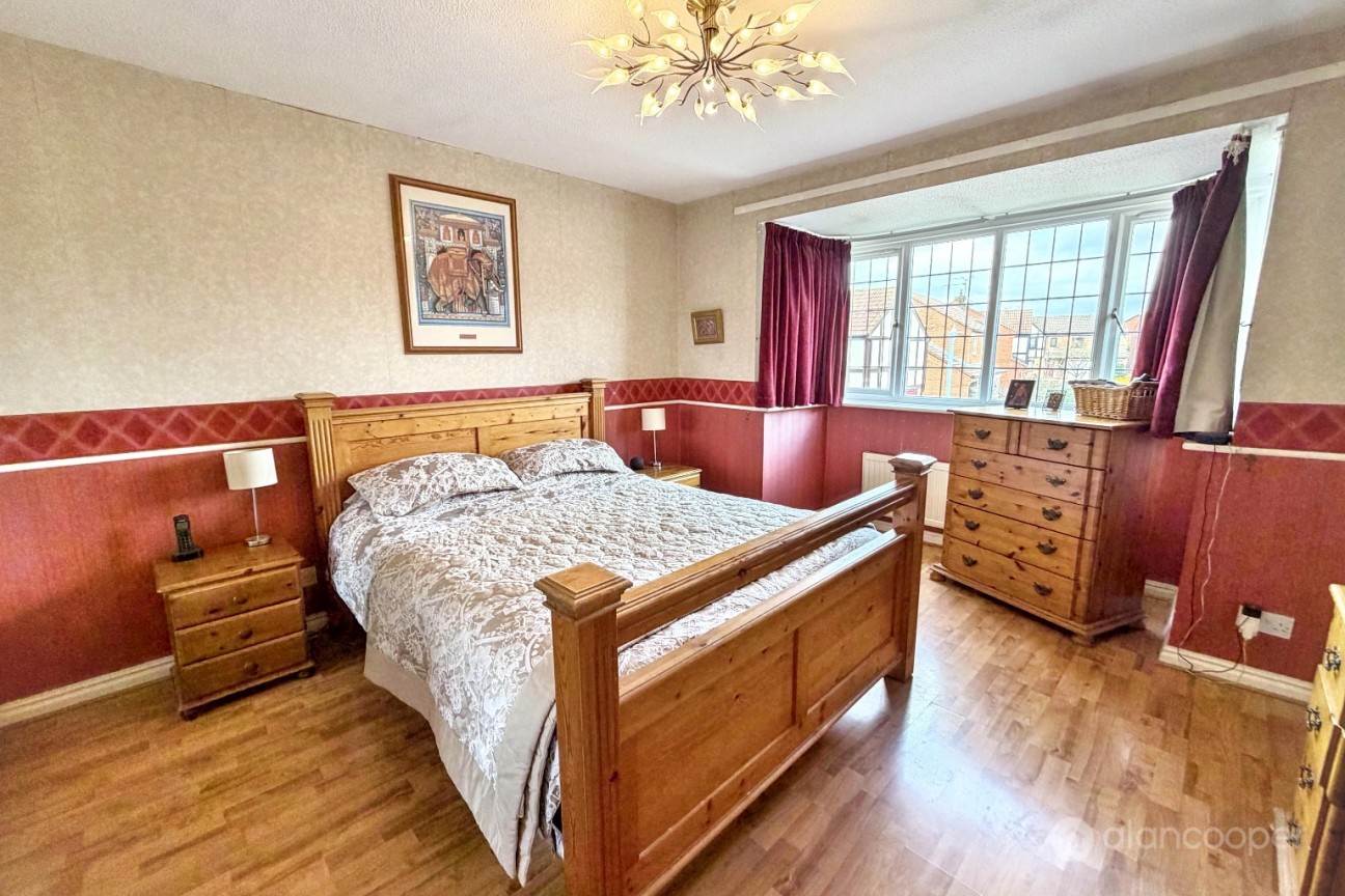 Chichester Close, St Nicolas Park, Nuneaton, CV11 6FZ