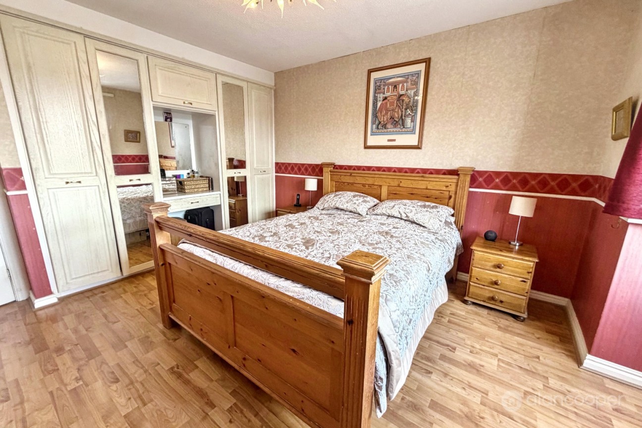 Chichester Close, St Nicolas Park, Nuneaton, CV11 6FZ