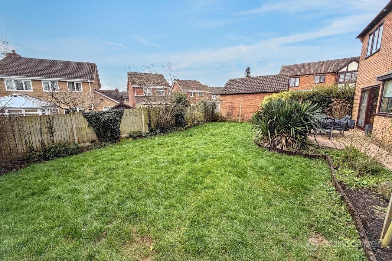 Chichester Close, St Nicolas Park, Nuneaton, CV11 6FZ