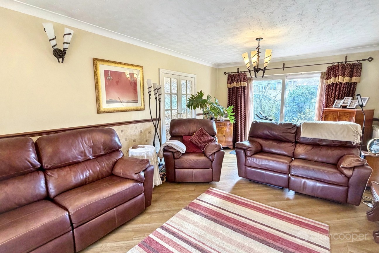 Chichester Close, St Nicolas Park, Nuneaton, CV11 6FZ